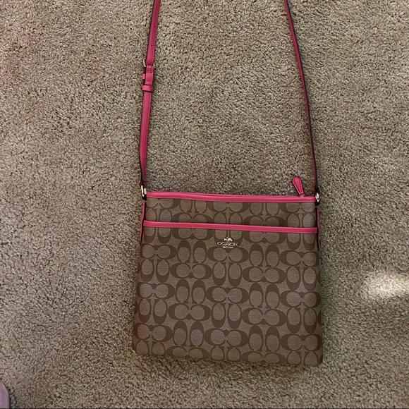 Like New Coach Crossbody! - Picture 1 of 6